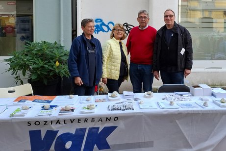👉 Die Fotos vom Infostand und den vielen Begegnungen auf dem Brunnenfest zeigen die lebendige Atmosphäre und das große Interesse an der Arbeit des Ortsverbandes.