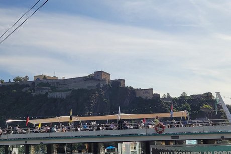 Schiff unter der Gondel