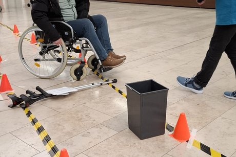 "Stummer Protest" vor Ratssitzung in der Mercatorhalle