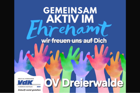 Viele Hände erstrecken sich in den Himmel.Ein Hoch dem Ehrenamt.