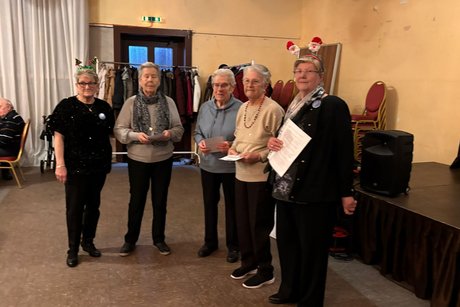 Mitgliederversammlung im weihnachtlichem Rahmen Mitgliederversammlung