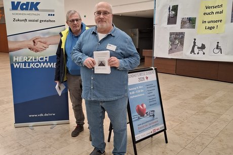 "Stummer Protest" vor Ratssitzung in der Mercatorhalle