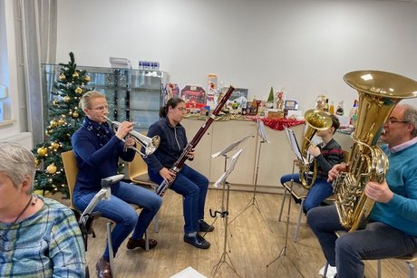 Musiker sorgen für weihnachtliche Stimmung