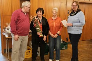 Das Bild zeigt v.l. Klaus Waginzik, (1. Vors.), Jubilar Hannelore Bedenbender, Inge Pulz (1. Vertreterin der Frauen) und Heide Batz vom VdK Kreisverband