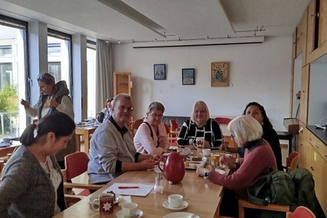 Treffen und Austausch bei Kaffee und Kuchen