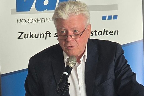 Vorstandsvorsitzender Peter Jeromin eröffnete den Verbandstag