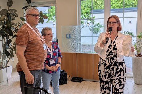 Manuela Di Padova, Bezirksbürgermeisterin für Hitdorf, Rheindorf, Wiesdorf und Manfort, stellte den Kreativwettbewerb „Leverkusen löwenstark“ vor.