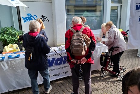 👉 Die Fotos vom Infostand und den vielen Begegnungen auf dem Brunnenfest zeigen die lebendige Atmosphäre und das große Interesse an der Arbeit des Ortsverbandes.
