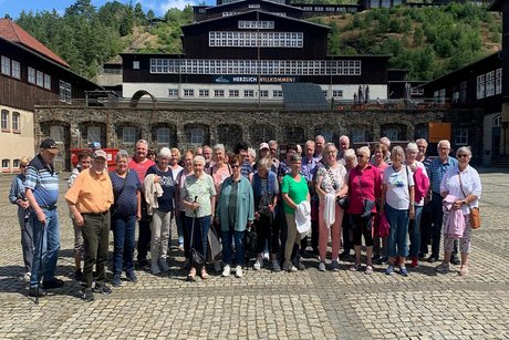 Die Reisegruppe vor dem Besucherbergwerk "Rammelsberg"