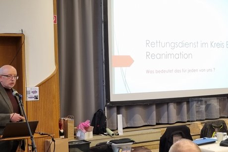 Dr. Verm&ouml;hlen Vortrag zu Aufbau und Struktur des Rettungsdienstes im Kreis Euskirchen