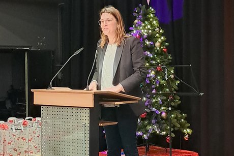 Die Theater AG der OGS Wassermaus Grußworte von Ina Blumenthal, MdL