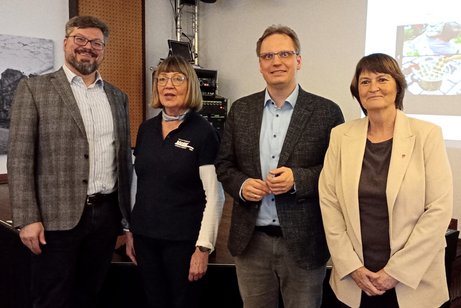 von links n. rechts: Christian Nicke, 1. Vorsitzende Gudrun Pohl, Dr. Dennis Maelzer, Corinna Peter-Werner
