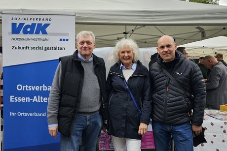 v.l.n.r Helmut Steiffert OV Altendorf. Bezirksbürgermeisterin Bezirk III, Bekannter