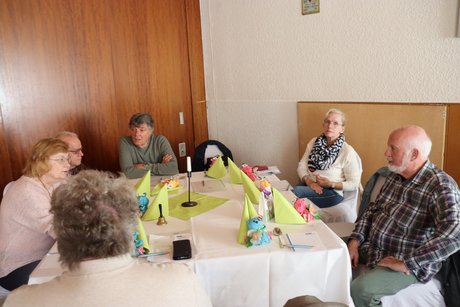 Jahreshauptversammlung 2026 Mehrere Personen sitzen an einem Tisch.