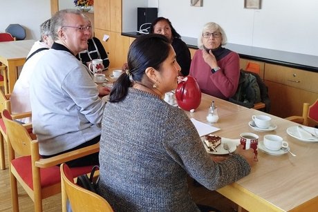 Treffen und Austausch bei Kaffee und Kuchen