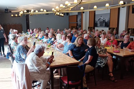 Gut gefüllter Saal beim Grillfest im Kohlpott