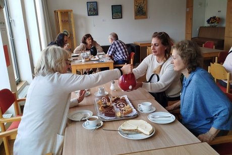 Treffen und Austausch bei Kaffee und Kuchen