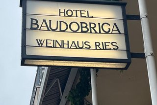 Schild des Hotels in Boppard