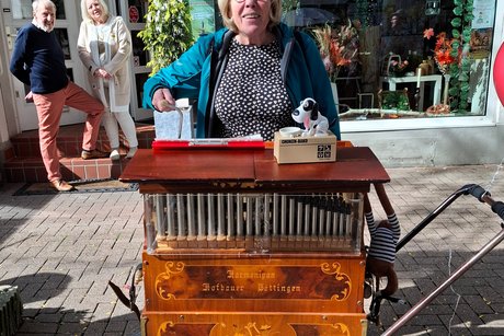 👉 Die Fotos vom Infostand und den vielen Begegnungen auf dem Brunnenfest zeigen die lebendige Atmosphäre und das große Interesse an der Arbeit des Ortsverbandes.