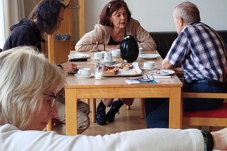 Treffen und Austausch bei Kaffee und Kuchen