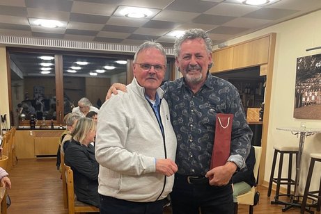 Unser 1. Vorsitzender Thomas Zimmermann bedankt sich bei J&uuml;rgen Sch&auml;fer f&uuml;r den sehr interessanten Vortrag.