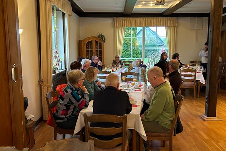 Ausschnitt Teilnehmer am Fr&uuml;hst&uuml;ck