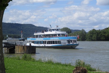 Mit diesem Schiff ging es zum Geysir