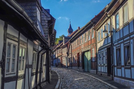 Gasse mit Kopfsteinpflaster in Goslar