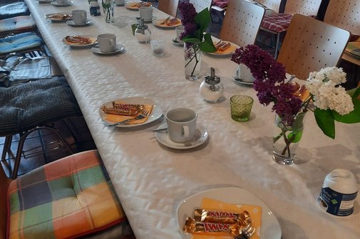 Noch leere Kaffeetafel Noch leere Kaffeetafel