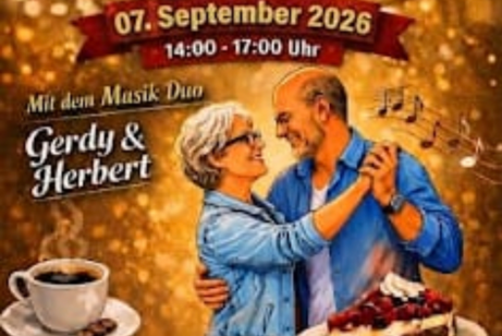Eine Frau und Mann sind zur sch&ouml;nen Musik am tanzen, dabei ist ein Kaffee und ein st&uuml;ck Kuchen zu sehen
