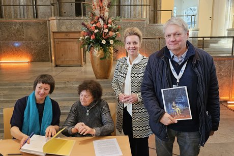 v.l.n.r Barbare Yelin, Emmi Arbel, Ina Brandes Ministerin für Kultur und Wissenschaft NRW, Helmut Steiffert VdKMinister für Arbeit Gesundheit und Soziales des Landes NRW Karl-Josef Laumann, Helmut Steiffert VdK