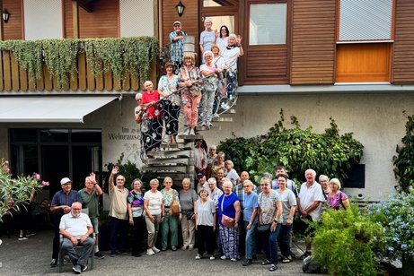 Gruppenfoto von Mitgliedern des OV Anr&ouml;chte-Erwitte auf einer Wendeltreppe.