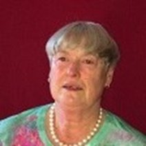 Portrait einer Frau mit kurzhaarschnitt und hellen Haaren
