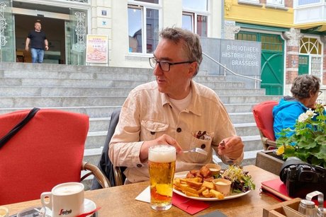 Matthias in der Mittagspause beim Essen