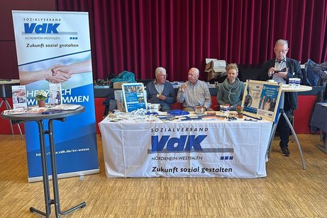 Mitglieder des Vorstands am Stand des VdK