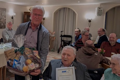 Heinz Wolters f&uuml;r 65-j&auml;hrige Mitgliedschaft geehrt.