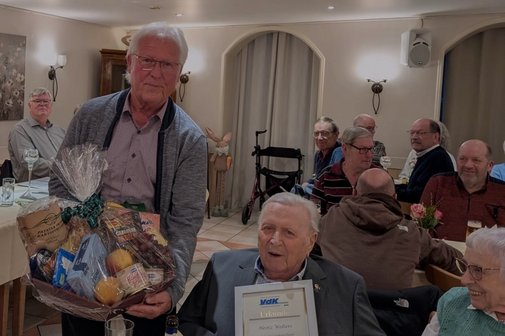 Heinz Wolters f&uuml;r 65-j&auml;hrige Mitgliedschaft geehrt.