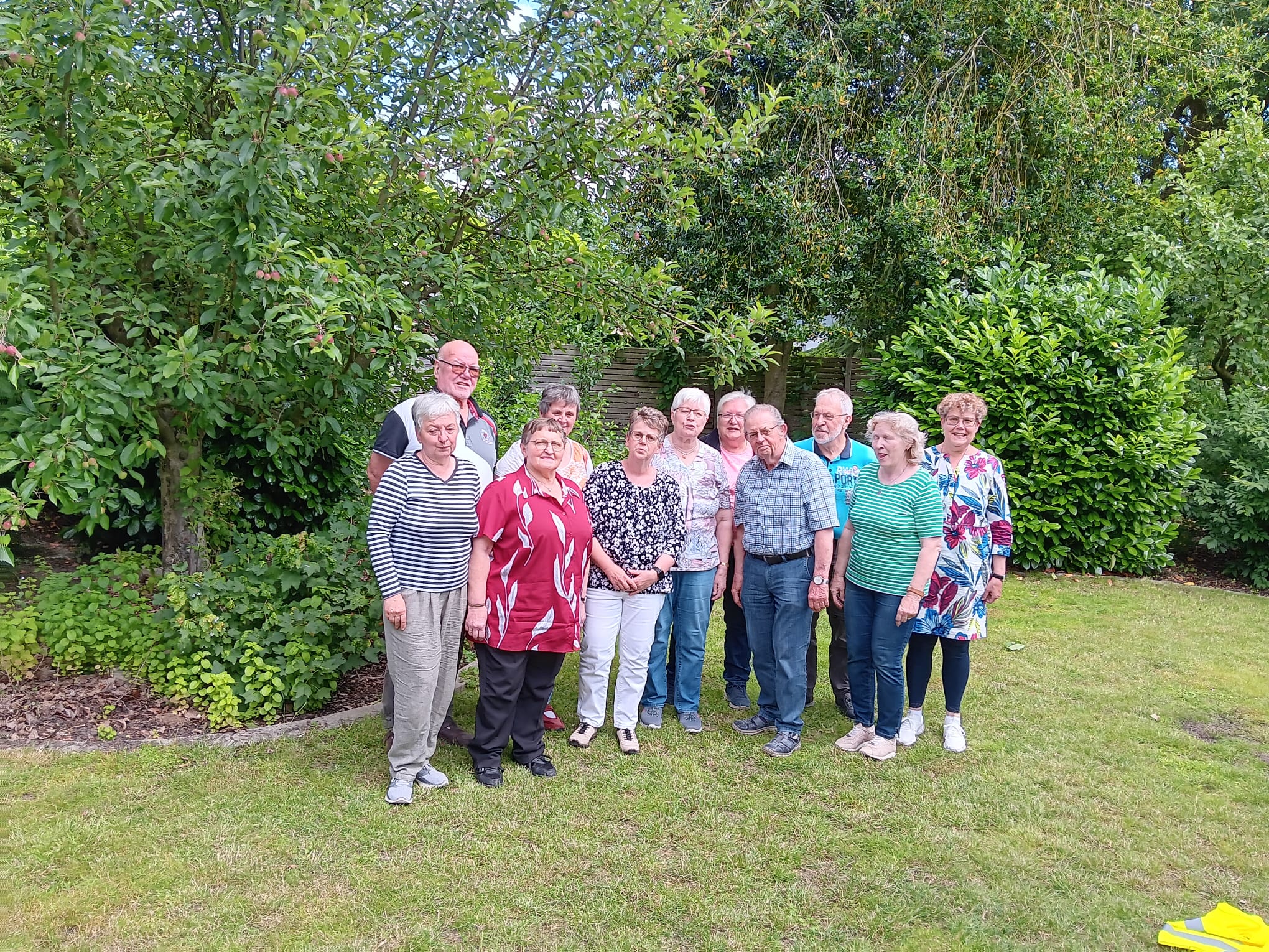 Auf dem Foto sind die Vorstandsmitglieder als Gruppe abgebildet.