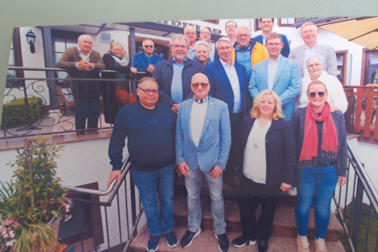 Gruppenfoto des Neu gew&auml;hlten Vorstandes