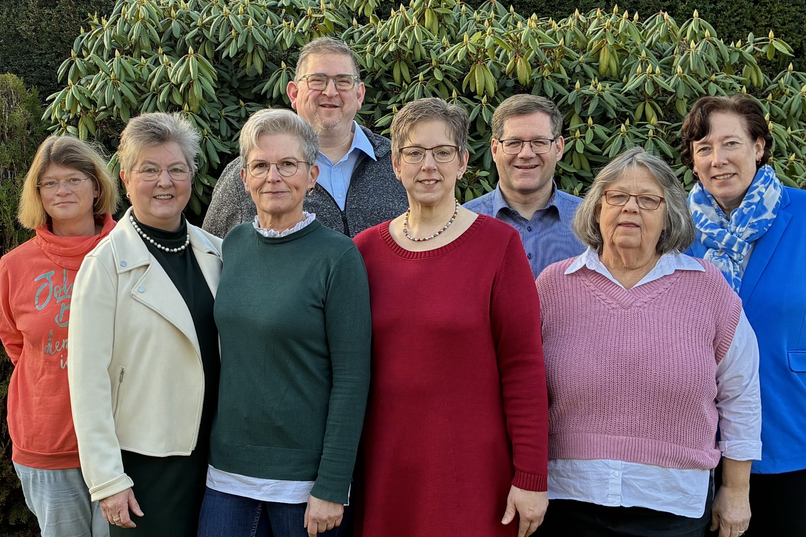 Acht Personen im Gruppenbild