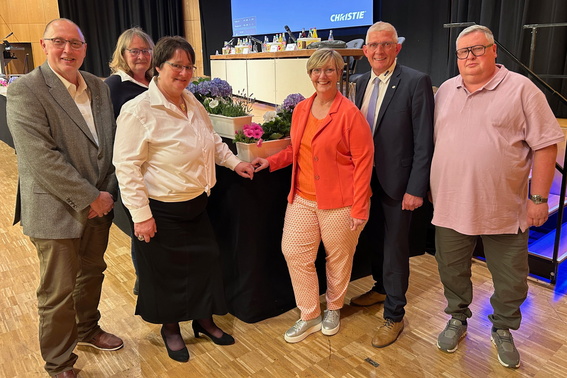 Bild Der geschäftsführende Kreisvorstand: Manfred Molitor (von links), Heide Batz, Katharina Batz, Anja Wagner, Eric Schneider und Christof Rothenpieler.mit den Vorstandsmitgliedern