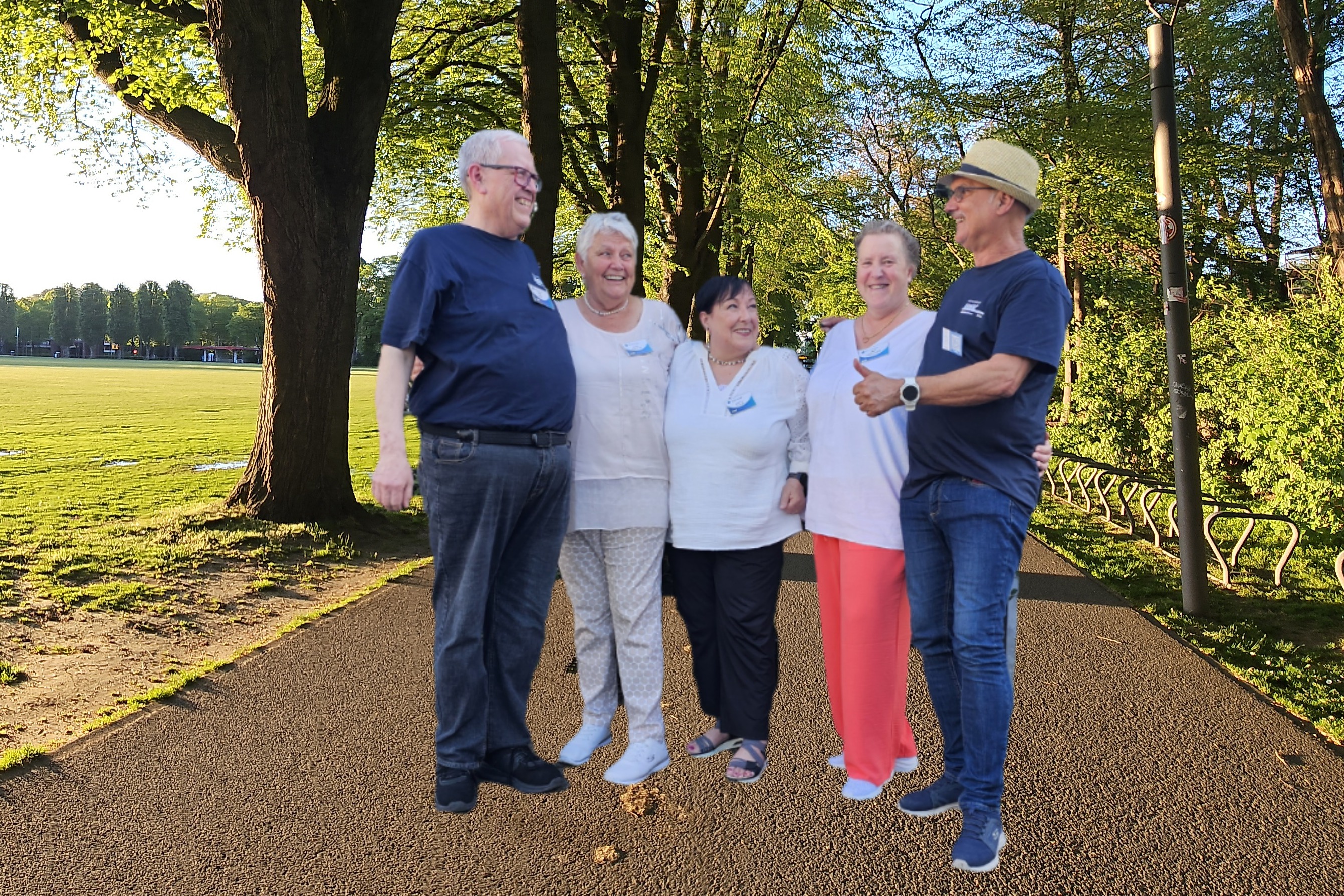 Hier ist ein Gruppenbild vom Ortsverband K&ouml;ln-Bickendorf, 5 Personen auf einer Wiese bei Sonnenschein