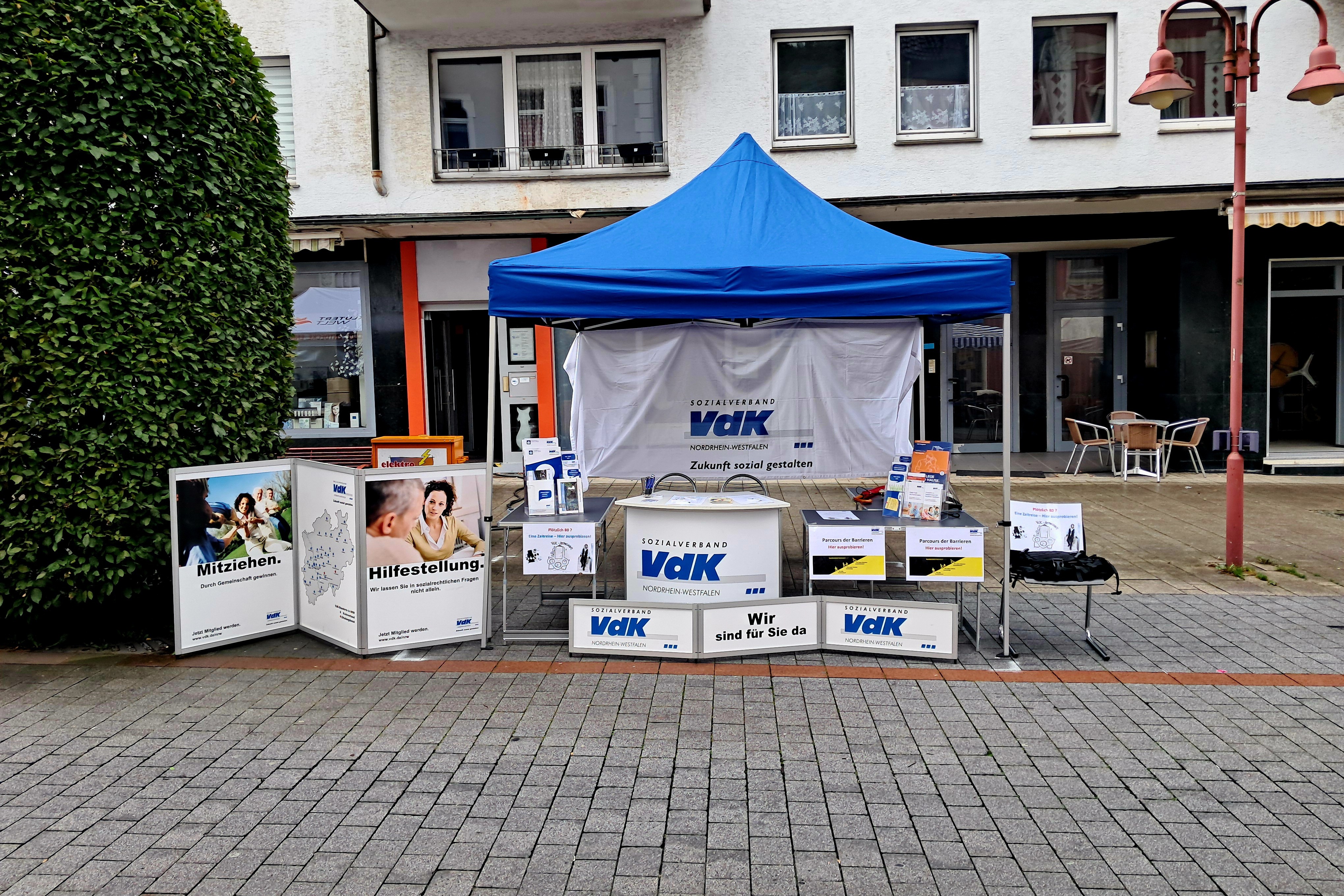 Info-Stand auf einem Stadtfest