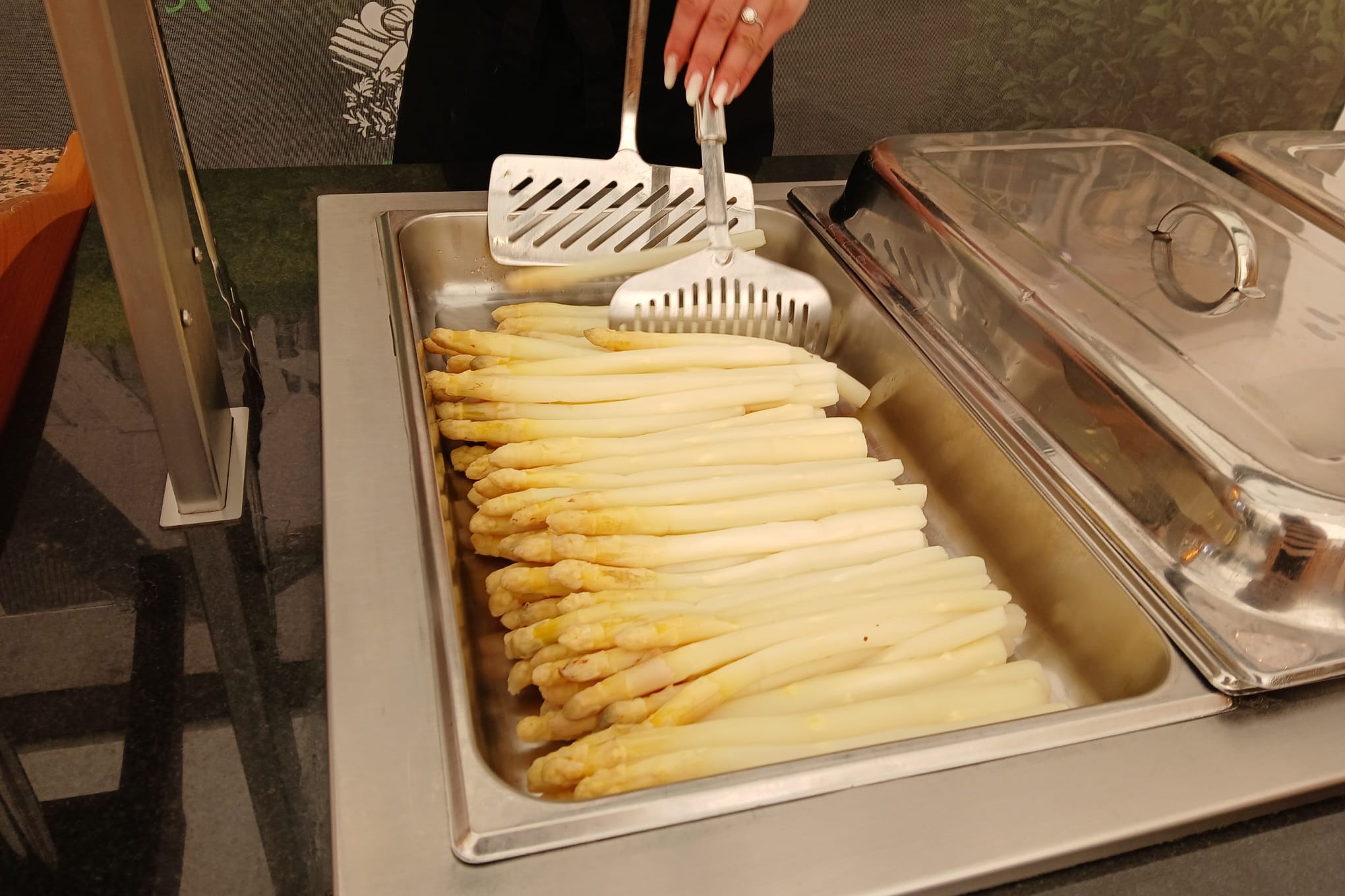 Spargel am Buffet.