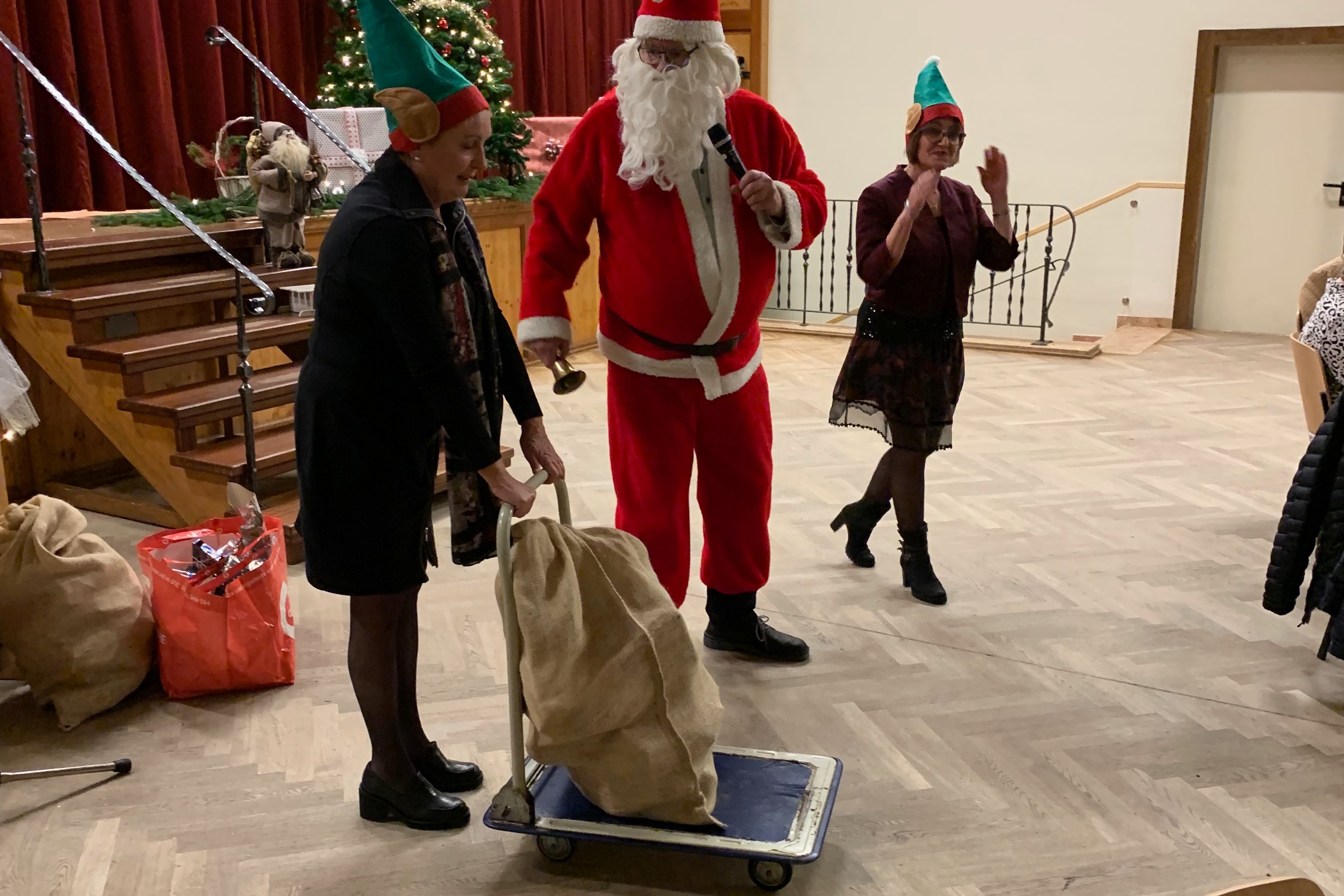 Weihnachtliche Bescherung H.Nagel