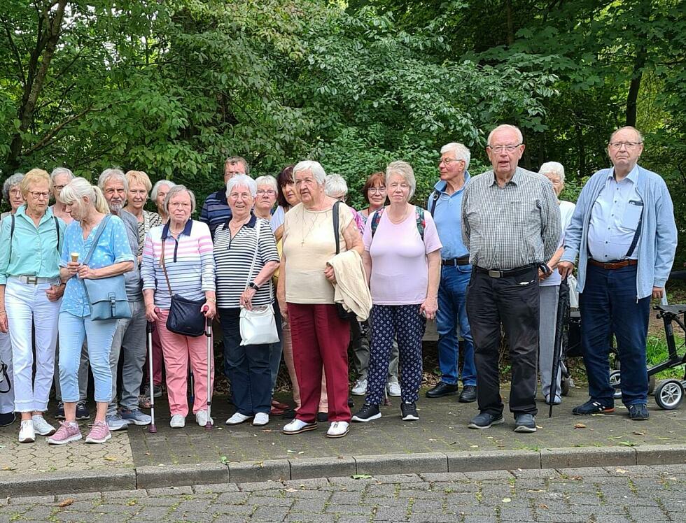 Gruppenfoto der Mitreisenden nach Darmstadt.
