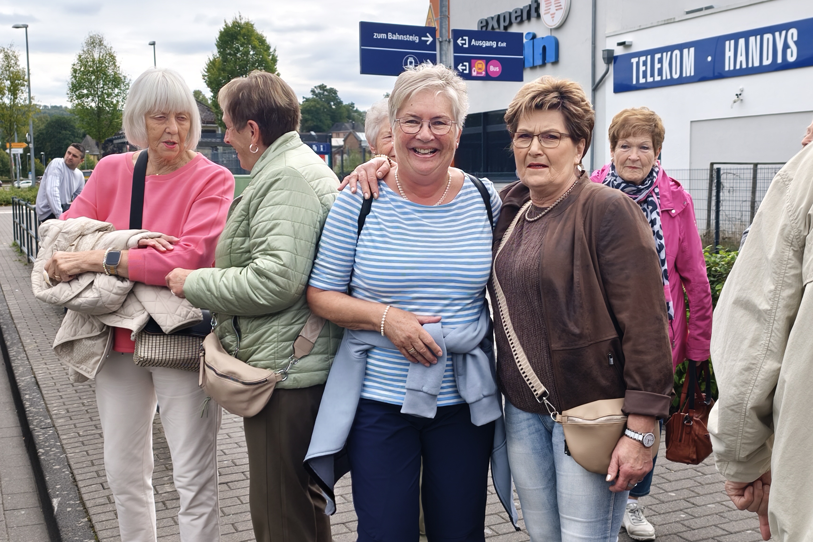 4 Damen in Unterhaltung