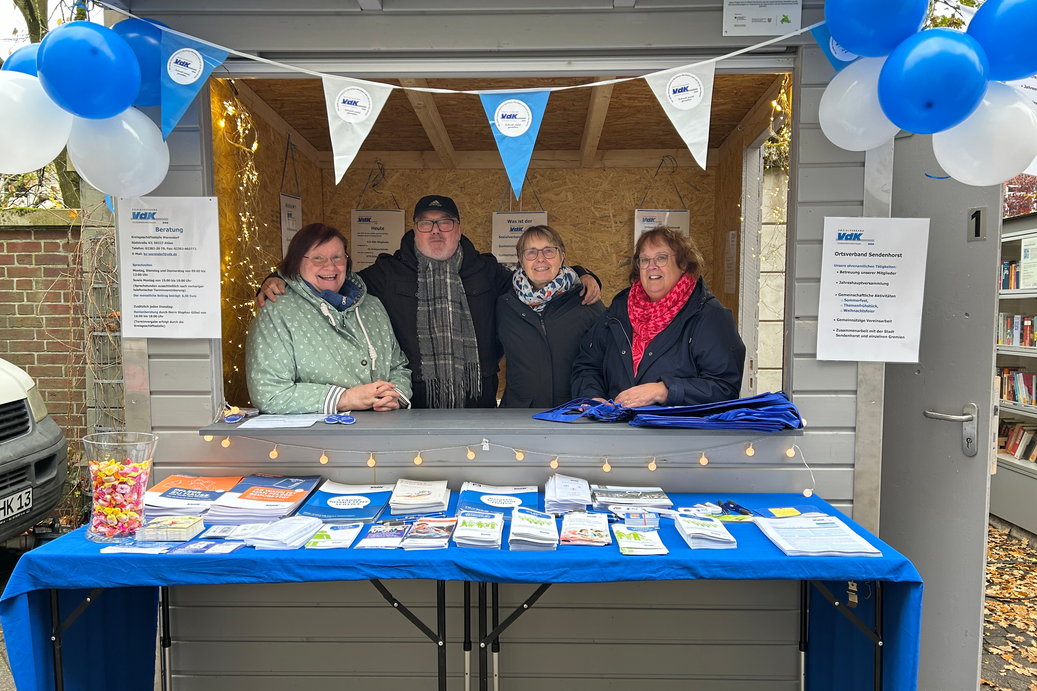 VdK Stand auf dem G&auml;nsemarkt mit Vorstandsmitgliedern: Hedwig Glatzel, Helmut Haarmeyer, Regine Descher, Petra Hadrika