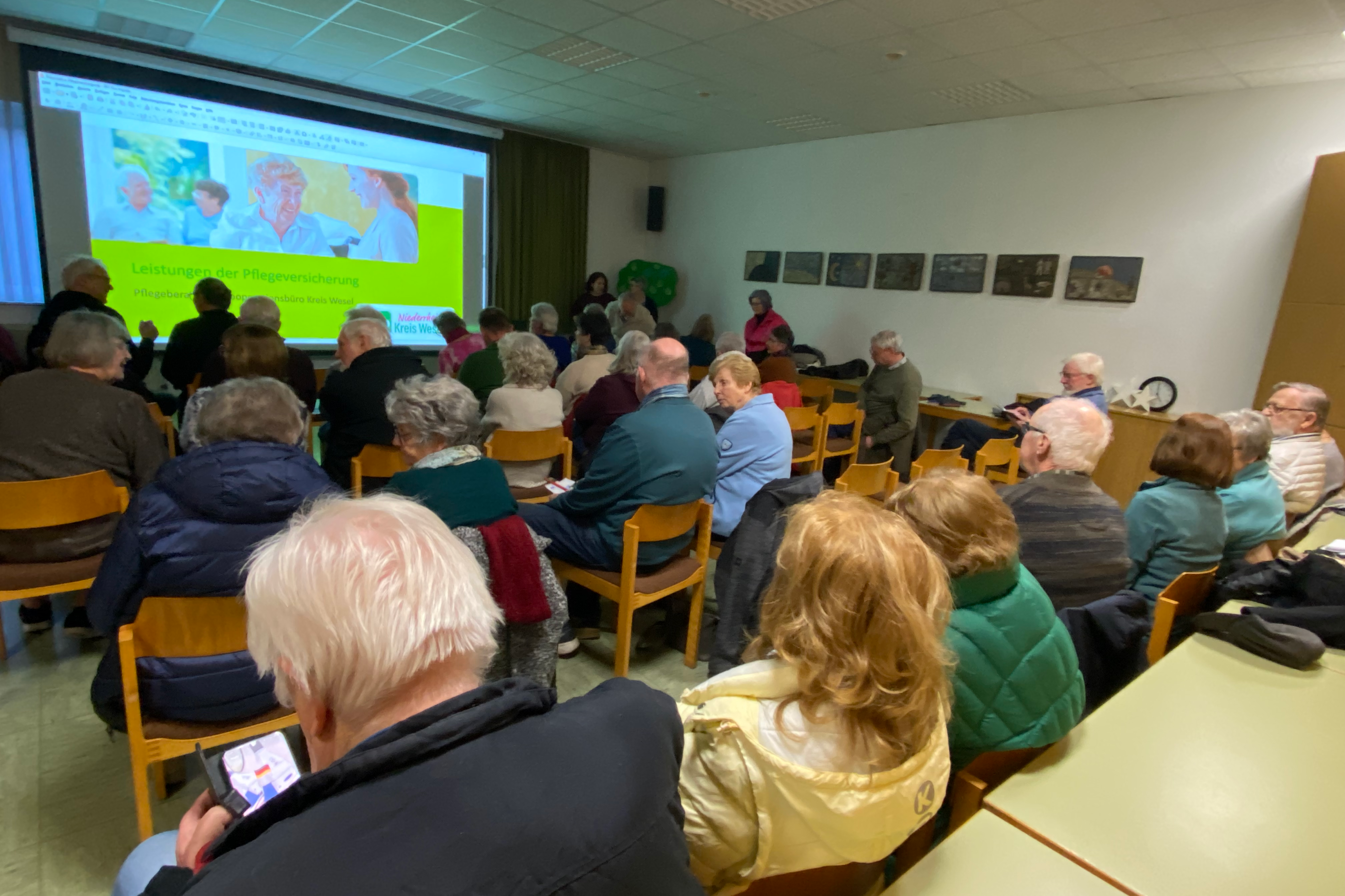 Das Bild zeigt die Teilnehmer der Veranstaltung