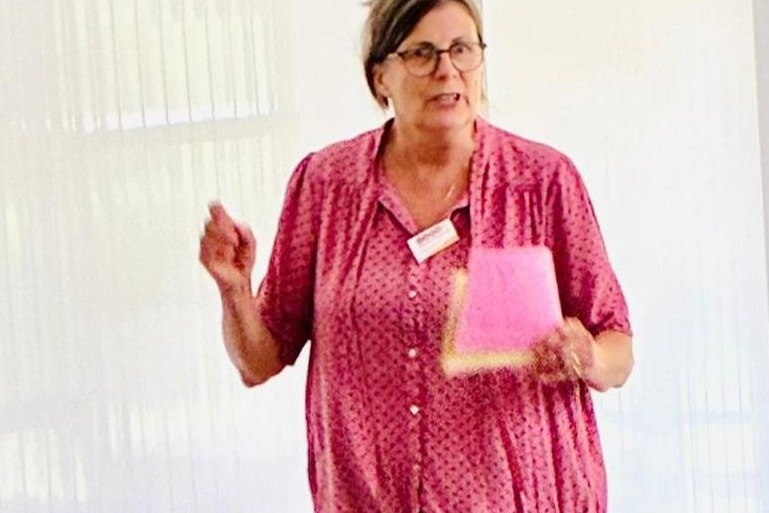 Frau Sokolowsky Frau Sokolowsky während des Vortrags